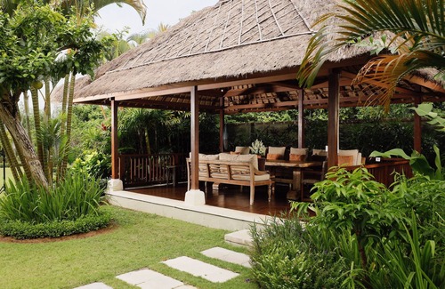 Taman Griya Villa | Private Pool Paradise: 6 Bedrooms in Jimbaran Hill Top