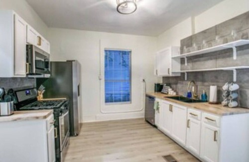 West Morningside House | Spacious 6-Bedroom Retreat Just 3 Miles from Downtown