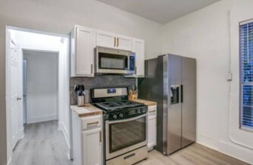 West Morningside House | Spacious 6-Bedroom Retreat Just 3 Miles from Downtown