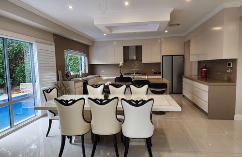 Kellyville House | Discover a 5-Star Oasis: Pool, Spa & Ocean Views Await