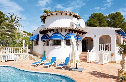 Moravit Villa | Exceptional Seaview Retreat with Pool and Summer Kitchen