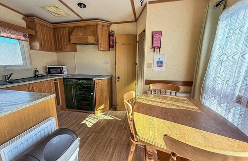 Hunstanton House | Pet-Friendly 6 Berth Caravan by the Beach in Hunstanton