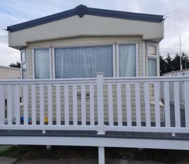 Ingoldmells House | Family-Friendly 6 Berth Caravan at The Grange Ingoldmells