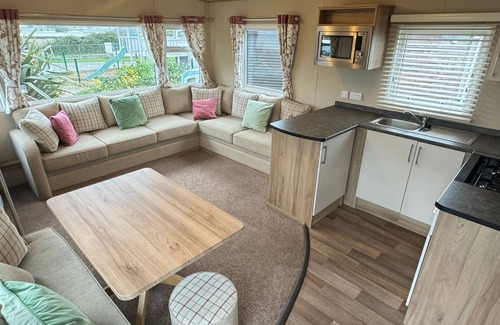 Burnham-on-Sea House | 6 Berth caravan with direct beach access