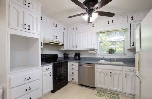New Castle House | Family-Friendly Monterey Maison with Pool, Near Downtown!