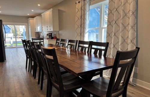 Franklin House | Exceptional 6 BR Franklin Home with Spa & Hot Tub