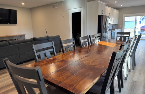 Franklin House | Exceptional 6 BR Franklin Home with Spa & Hot Tub