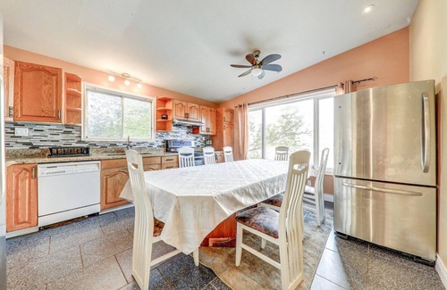 Janetville Cottage | Inviting Lakefront Cottage with Hot Tub Near Toronto