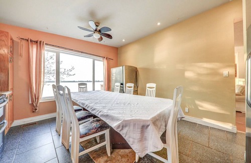 Janetville Cottage | Inviting Lakefront Cottage with Hot Tub Near Toronto