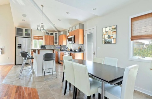 Loveladies House | Inviting 6 BR Retreat with Pool & Hot Tub Near the Ocean