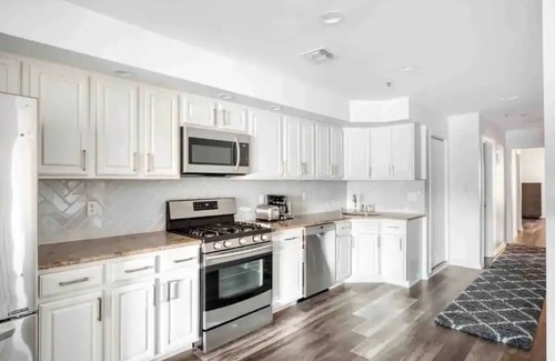 Weehawken Apartment | Spacious 6 BR Double Apartment Near NYC, Pet & Child Friendly