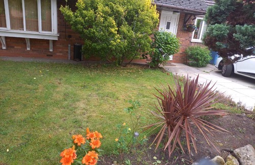 Liverpool House | Discover Comfort at 6 Brampton Drive Hotel