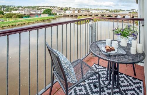 Egloshayle House | Family-Friendly Retreat at 6 Camelside - Guest Rated 9.8