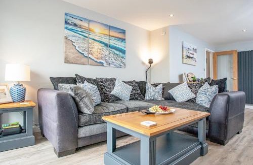 Egloshayle House | Family-Friendly Retreat at 6 Camelside - Guest Rated 9.8