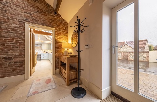Docking House | Cozy 6 Courtyard Barn in Docking, Norfolk - Pet Friendly Stay