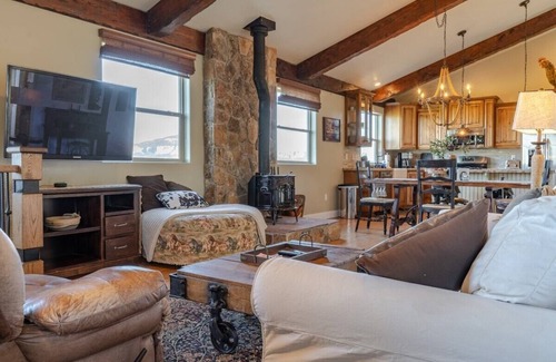 Cedar City Apartment | Experience Western Lofthouse: Family-Friendly with Scenic Views