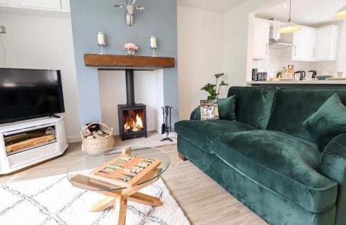 Gainsborough House | Discover 6 Hillside Cottages - Pet-Friendly Retreats