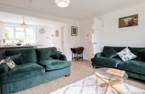 Gainsborough House | Discover 6 Hillside Cottages - Pet-Friendly Retreats