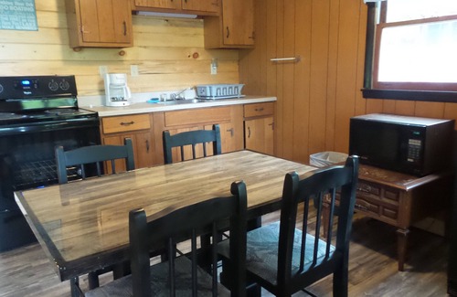 Chestertown Cottage | Family-Friendly Waterfront Stay at #6 Lakeview Cottages