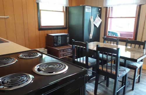 Chestertown Cottage | Family-Friendly Waterfront Stay at #6 Lakeview Cottages