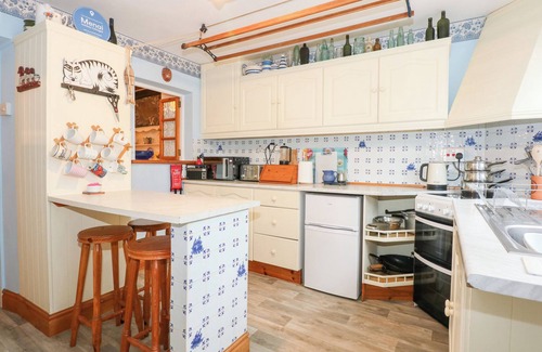 Llanystumdwy House | Pet-Friendly Escape at 6 MAEN Y WERN in Criccieth