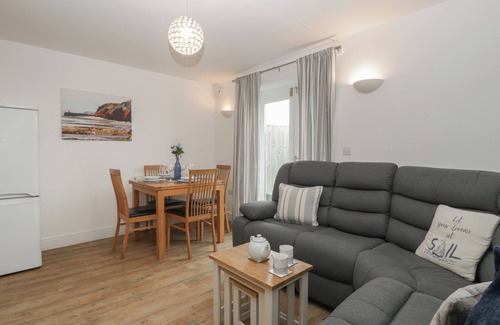 Watchet Cottage | Cozy 6 Malthouse Court: Pet-Friendly with Breakfast Options