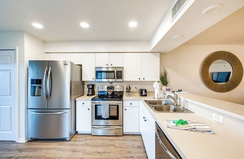 Naples Condo | Family-Friendly Naples Condo with Pool, 6 Mi from Beach