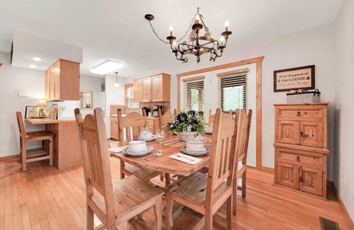 Reeds Spring Cabin | Tranquil Lakefront Cabin: 10/10 Rated near Branson Strip