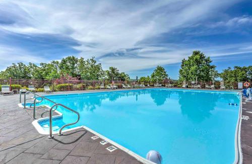 Branson Apartment | Convenient Branson Condo with Pool and Pet-Friendly Perks