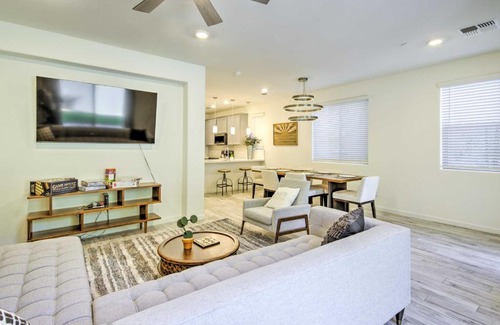 Chandler House | Modern Chandler Townhome with Pool and Hot Tub Access