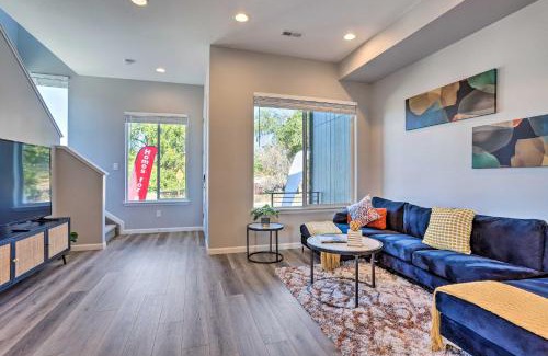 Dupont House | Ideal Commerce City Townhome Near Downtown Denver