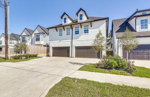 Southeast Houston House | 6 Mi to Hospitals Nurse-Friendly Houston Home!