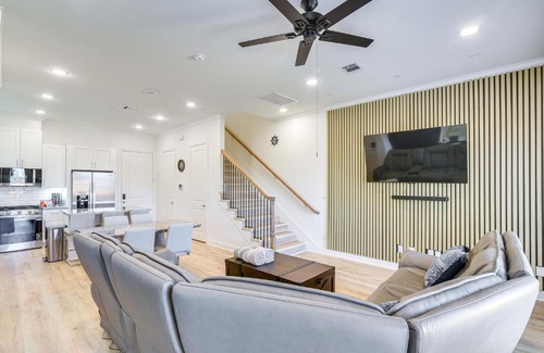 Southeast Houston House | 6 Mi to Hospitals Nurse-Friendly Houston Home!