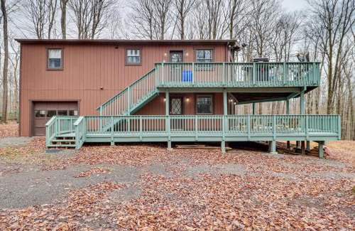 Blakeslee House | Family Retreat in Blakeslee with Deck – Close to Skiing!