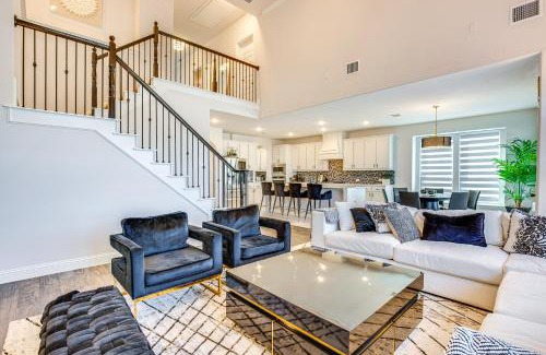 Frisco House | 6 Mi to Lake Lewisville Chic Retreat in Frisco!
