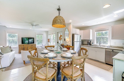 Manteo Cottage | Beach House Retreat with Outdoor Shower Near Nags Head