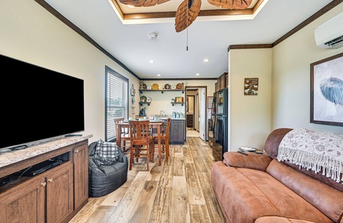 Copperas Cove Cabin | 6 Mi to Topsey Exotic Ranch: Retreat on 12 Acres!