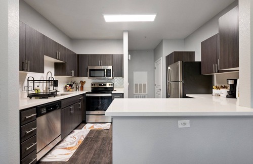 Deer Valley Apartment | Convenient Stay Near Banner Thunderbird with Pool & Gym