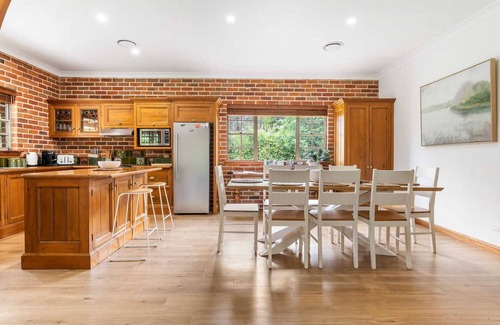 Laffing Waters House | Experience Laffing Waters at The Estait Homestead