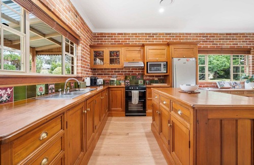 Laffing Waters House | Experience Laffing Waters at The Estait Homestead