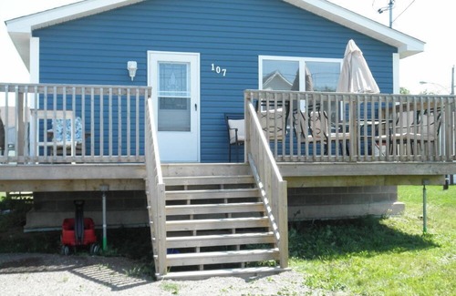 Pointe-du-Chene Cottage | Just 6 Minutes from the Beach with Oceanfront Views