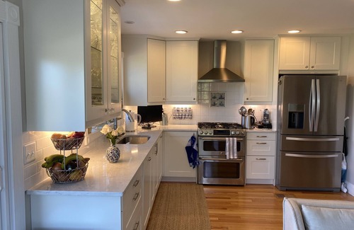 Middletown Condo | Scenic Summer/Fall Beach Rental Near Downtown Newport, RI