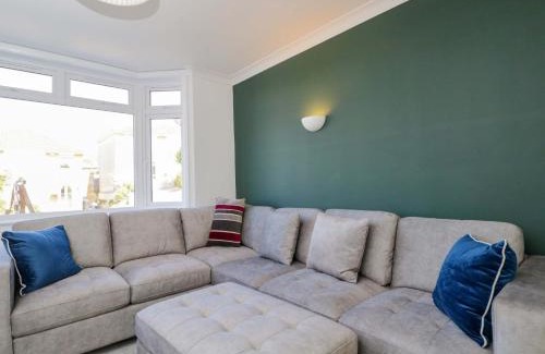 Newton St Loe House | 6 Newbridge Gardens