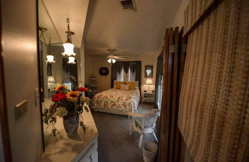 Wimberley House | River Retreat: 6 Oaks on the Blanco with Great Amenities