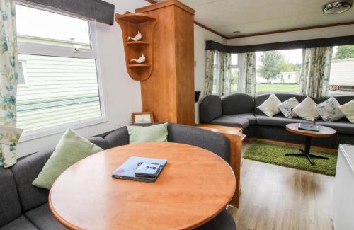 Much Wenlock House | Discover 6 Old Orchard: Family & Pet-Friendly Retreat