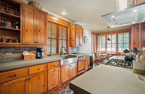 Sunriver Condo | Exceptional 6 Osprey Pointe: Ideal for Family Getaways