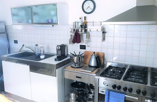Verona City Centre Apartment | Elegant Verona Apartment for 6 with Spa and Breakfast