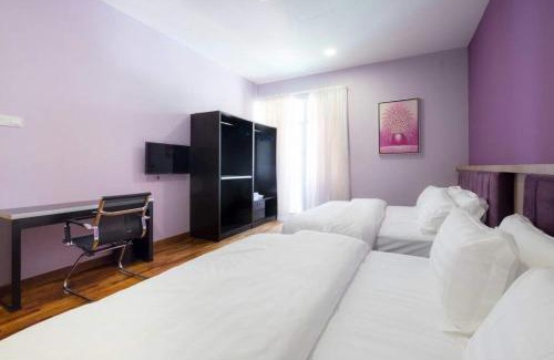 Tanjung Bungah Villa | Discover 6, Persiaran Tanjung Bunga: Pet-Friendly Retreat