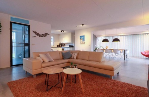 Makkum Cabin | Spacious 6-Person Duinvilla with Family-Friendly Amenities
