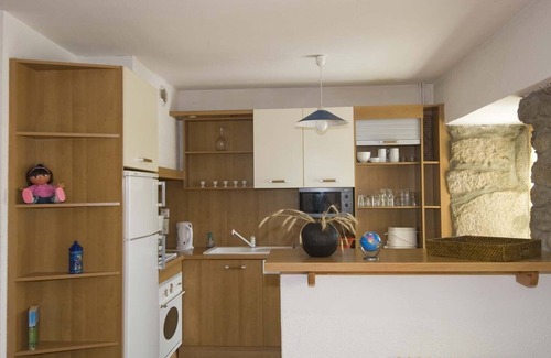 Saint-Leger-de-Peyre House | Cozy 6-Person Gîte with Terrace in Traditional Village
